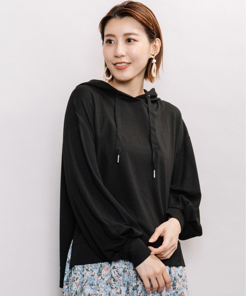 refinedworks（リファインドワークス）の「ショートフーディーPO（パーカー・レディース・オフホワイト/ベージュ/ブラック・M～Ｌ）」の2枚目の写真