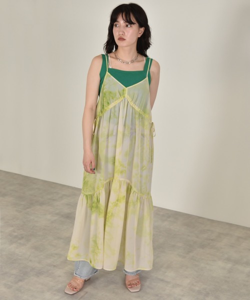 w closet（ダブルクローゼット）の「タイダイウエストサイドリボンティアードキャミワンピース（ワンピース・レディース・ライム/モカ・FREE）」の4枚目の写真