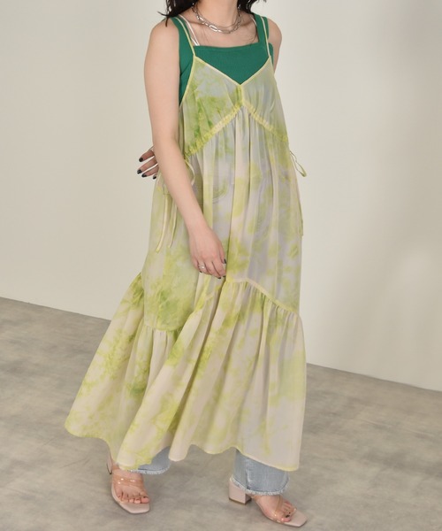 w closet（ダブルクローゼット）の「タイダイウエストサイドリボンティアードキャミワンピース（ワンピース・レディース・ライム/モカ・FREE）」の13枚目の写真
