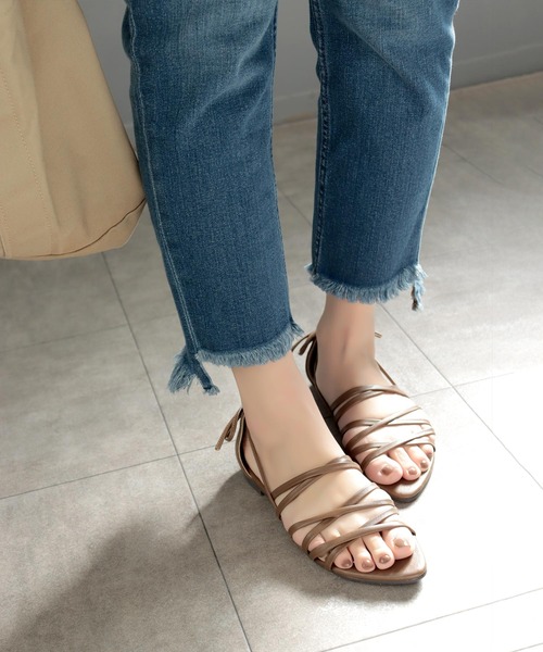 SOROTTO（ソロット）の「レースアップフラットソールサンダル（サンダル・レディース・ブラック/ブラウン/イエロー/アイボリー/ピンク・M/LL/S/L）」の4枚目の写真