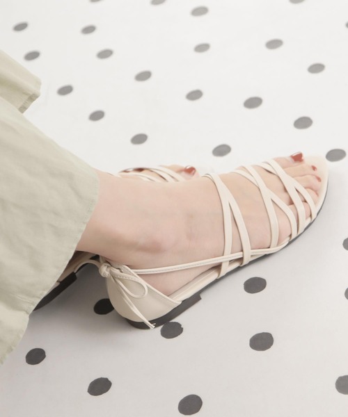 SOROTTO（ソロット）の「レースアップフラットソールサンダル（サンダル・レディース・ブラック/ブラウン/イエロー/アイボリー/ピンク・M/LL/S/L）」の2枚目の写真