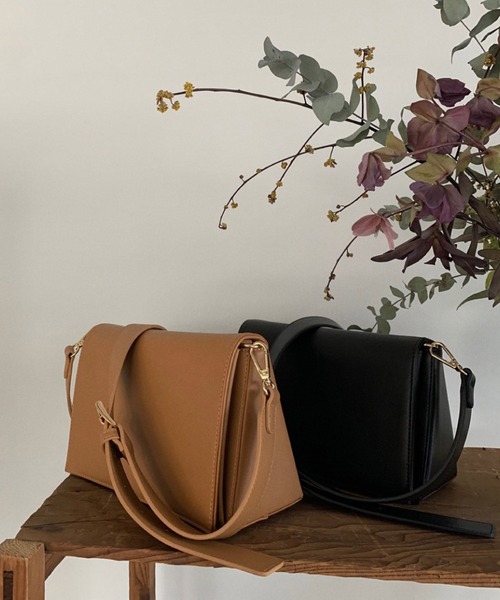 CLANE（クラネ）の「【CLANE(クラネ)】トライアングルバッグ 10116-8622（ショルダーバッグ・レディース・ブラック・FREE）」の2枚目の写真