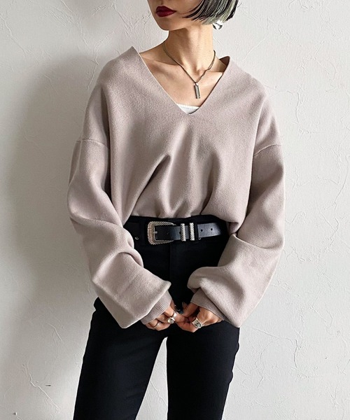 PAGEBOY（ページボーイ）の「VネックBIGプルオーバー（ニット/セーター・レディース・オフホワイト/ブラック/ブラウン系その他/グレイッシュベージュ/アクア・FREE）」の4枚目の写真