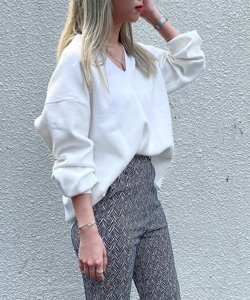 PAGEBOY（ページボーイ）の「VネックBIGプルオーバー（ニット/セーター・レディース・オフホワイト/ブラック/ブラウン系その他/グレイッシュベージュ/アクア・FREE）」の7枚目の写真