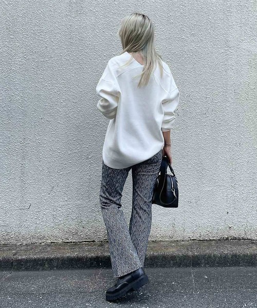 PAGEBOY（ページボーイ）の「VネックBIGプルオーバー（ニット/セーター・レディース・オフホワイト/ブラック/ブラウン系その他/グレイッシュベージュ/アクア・FREE）」の11枚目の写真