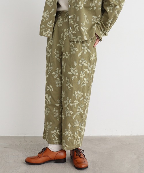 chambre de charme（シャンブルドゥシャーム）の「cdc　ヒメイチゴノキ刺繍 みじかめパンツ（その他パンツ・レディース・ブラック/カーキ・FREE）」の5枚目の写真