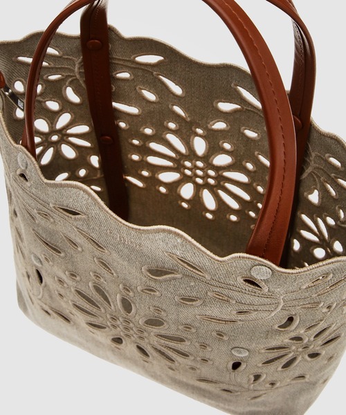 Chloe(クロエ)の「KAMILLA / ノース-サウススモールトート Chloe(クロエ)の「KAMILLA / ノース-サウススモールトート