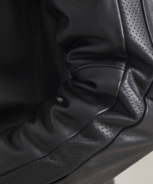 5351 POUR LES HOMMES(ゴーサンゴーイチプールオム)の「ジップアップ レザーパーカー ブルゾン(ライダースジャケット・メンズ・ホワイト/ブラック・44/46/48/50)」の16枚目の写真
