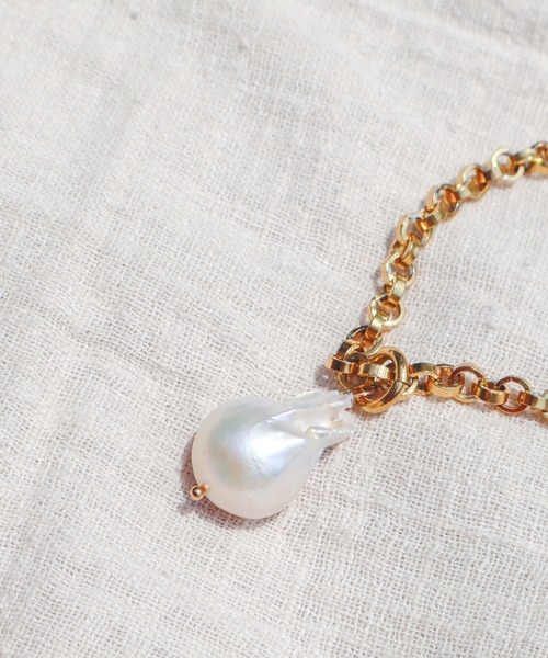 TUWAKRIM（トゥワクリム）の「バロックパールネックレス（ネックレス・レディース・シルバー/ゴールド・M）」の6枚目の写真
