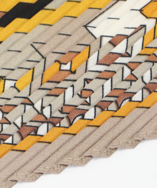 LBC（エルビーシー）の「シュシュ付き3WAYスカーフ　幾何柄（バンダナ/スカーフ・レディース・イエロー・FREE）」の2枚目の写真