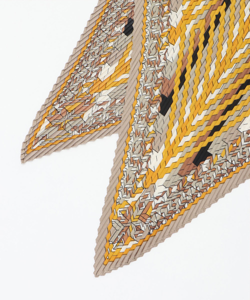 LBC（エルビーシー）の「シュシュ付き3WAYスカーフ　幾何柄（バンダナ/スカーフ・レディース・イエロー・FREE）」の6枚目の写真