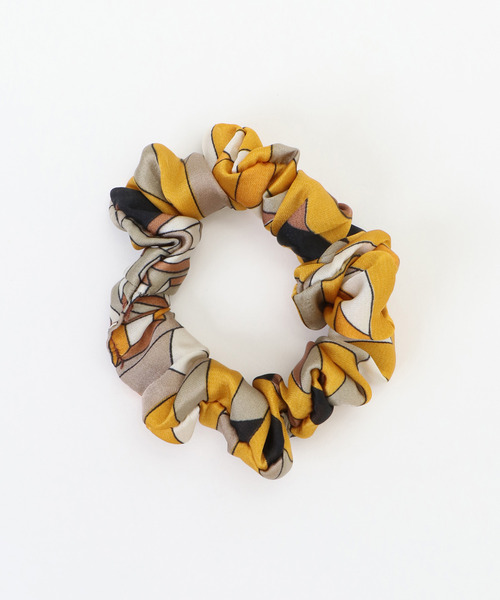 LBC（エルビーシー）の「シュシュ付き3WAYスカーフ　幾何柄（バンダナ/スカーフ・レディース・イエロー・FREE）」の5枚目の写真