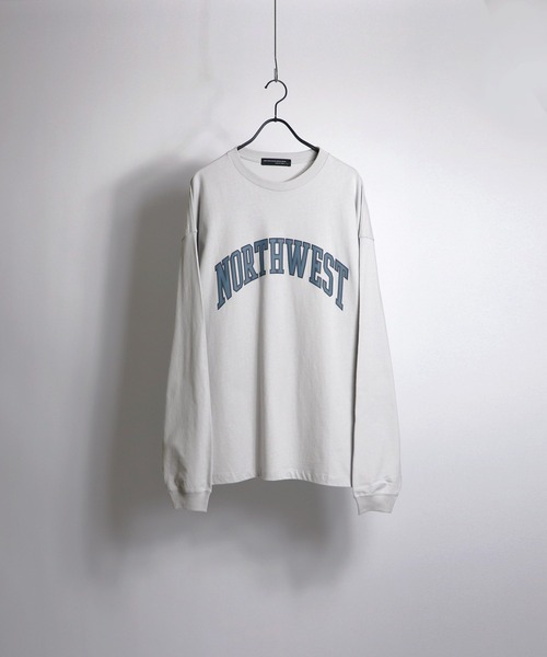 Confirm(コンファーム)の「Confirm / コンファーム カレッジロゴルーズシルエットロンT(Tシャツ/カットソー・メンズ・ホワイト/サンドグレー/ダークブルー/チャコールグレー/ナチュラル/グレイッシュベージュ・M/L)」の4枚目の写真