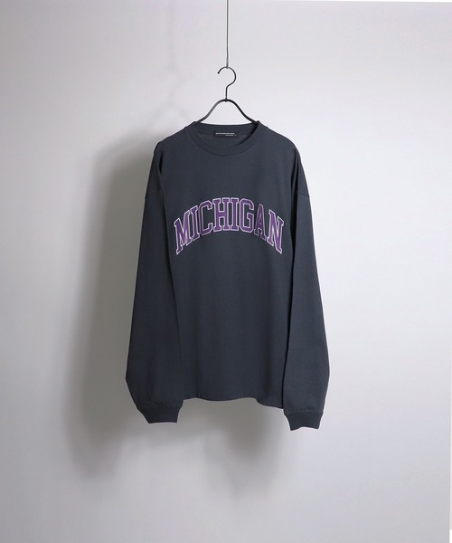 Confirm(コンファーム)の「Confirm / コンファーム カレッジロゴルーズシルエットロンT(Tシャツ/カットソー・メンズ・ホワイト/サンドグレー/ダークブルー/チャコールグレー/ナチュラル/グレイッシュベージュ・M/L)」の3枚目の写真