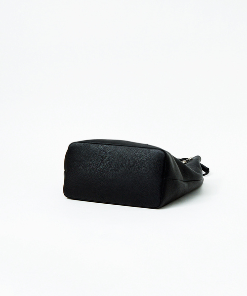 waku（ワク）の「【WAKU】別注 2WAY ソフトレザー トートバッグ（トートバッグ・メンズ・ブラック/グレー・フリー）」の6枚目の写真