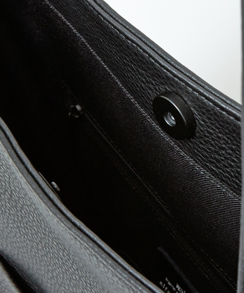 waku（ワク）の「【WAKU】別注 2WAY ソフトレザー トートバッグ（トートバッグ・メンズ・ブラック/グレー・フリー）」の11枚目の写真