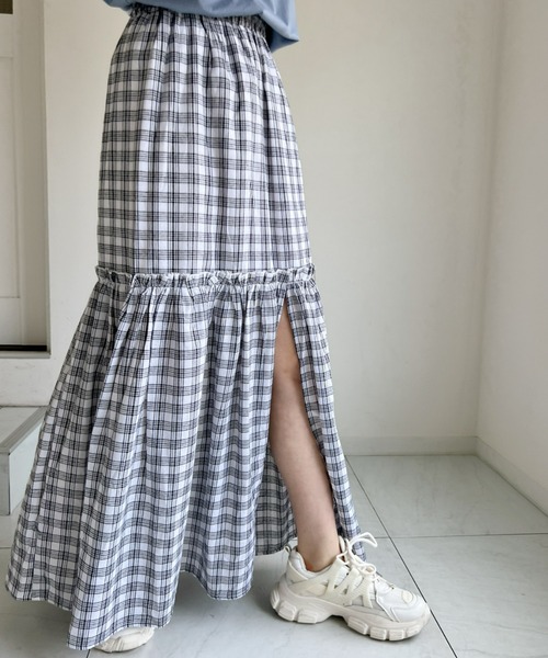 at12:03（アットイチニーゼロサン）の「ティアードスリットロングスカート（スカート・レディース・ホワイト・FREE）」の4枚目の写真