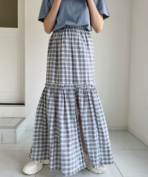 at12:03（アットイチニーゼロサン）の「ティアードスリットロングスカート（スカート・レディース・ホワイト・FREE）」の2枚目の写真