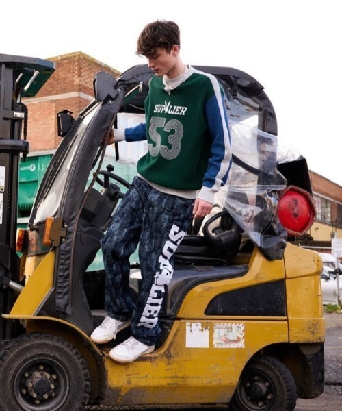SUPPLIER(サプライヤー)の「【SUPPLIER/サプライヤー】PLAYBOY HUGE LOGO WASHED DENIM/ウォッシュド加工 サイド ロゴ デニム パンツ プレイボーイ コラボ(デニムパンツ・メンズ・ブラック・M/L)」の5枚目の写真