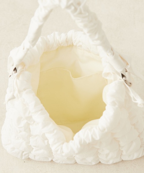 Chico(チコ)の「ナイロンキルティング2wayショルダー(ショルダーバッグ・レディース・ホワイト/ブラック/ミント・FREE)」の4枚目の写真