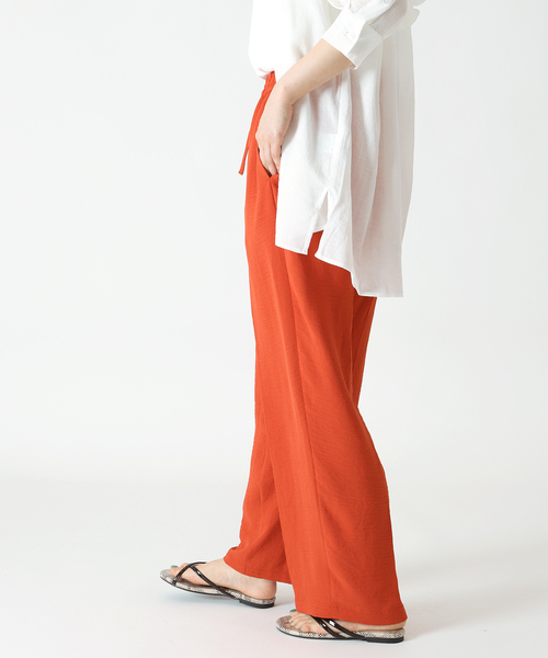 B.C STOCK（ベーセーストック）の「サテンイージーカラーパンツ（その他パンツ・レディース・イエロー/オレンジ/ブルー系その他・FREE）」の3枚目の写真