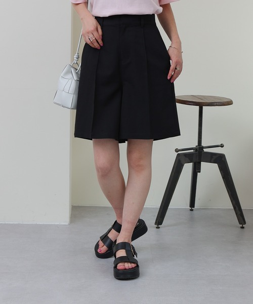 COLONY 2139（コロニートゥーワンスリーナイン）の「セットアップ対応 / TRPUピンタックバミューダパンツ/ハーフパンツ（その他パンツ・レディース・ブラック/アイボリー・FREE）」の15枚目の写真