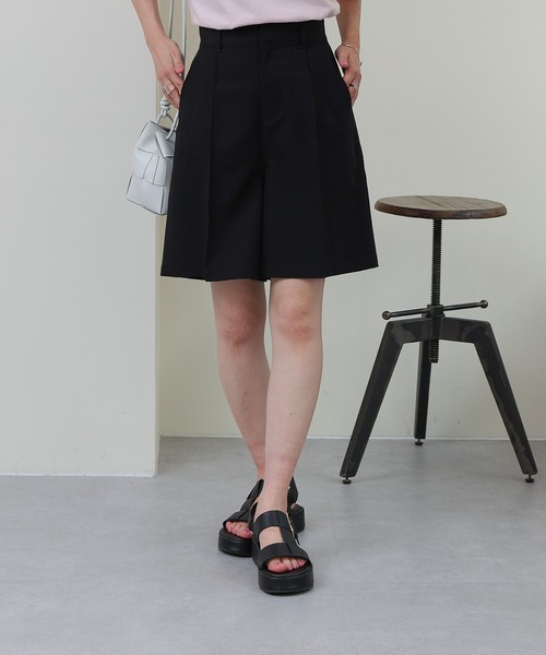COLONY 2139（コロニートゥーワンスリーナイン）の「セットアップ対応 / TRPUピンタックバミューダパンツ/ハーフパンツ（その他パンツ・レディース・ブラック/アイボリー・FREE）」の16枚目の写真