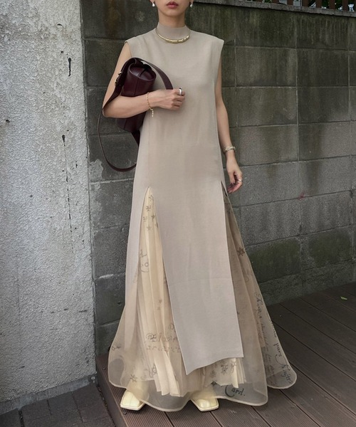 Ameri(アメリ)の「ALONG SLIT LONG KNIT TOP(その他トップス・レディース・ブラック/ブルー/グレイッシュベージュ・FREE)」の3枚目の写真