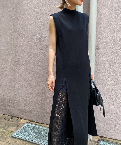 Ameri(アメリ)の「ALONG SLIT LONG KNIT TOP(その他トップス・レディース・ブラック/ブルー/グレイッシュベージュ・FREE)」の2枚目の写真