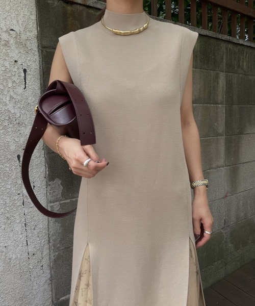 Ameri(アメリ)の「ALONG SLIT LONG KNIT TOP(その他トップス・レディース・ブラック/ブルー/グレイッシュベージュ・FREE)」の15枚目の写真