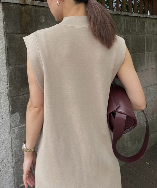 Ameri(アメリ)の「ALONG SLIT LONG KNIT TOP(その他トップス・レディース・ブラック/ブルー/グレイッシュベージュ・FREE)」の17枚目の写真