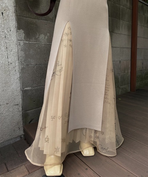 Ameri(アメリ)の「ALONG SLIT LONG KNIT TOP(その他トップス・レディース・ブラック/ブルー/グレイッシュベージュ・FREE)」の22枚目の写真