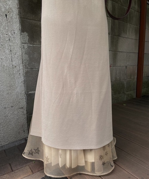 Ameri(アメリ)の「ALONG SLIT LONG KNIT TOP(その他トップス・レディース・ブラック/ブルー/グレイッシュベージュ・FREE)」の5枚目の写真
