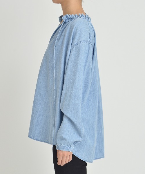 Moname（モナーム）の「デニム フリル ブラウス（シャツ/ブラウス・レディース・ブルー・FREE）」の3枚目の写真