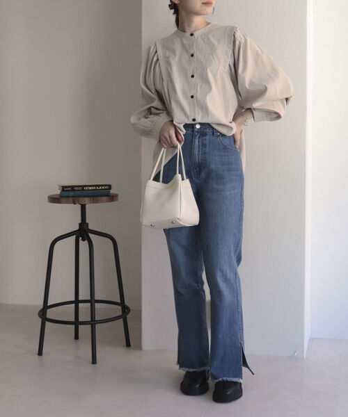 fredy emue(フレディエミュ)の「前開き袖ギャザースリーブブラウス(シャツ/ブラウス・レディース・チャコールグレー/アイボリー/サックスブルー・38)」の5枚目の写真