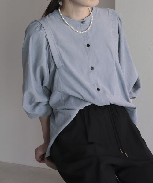 fredy emue(フレディエミュ)の「前開き袖ギャザースリーブブラウス(シャツ/ブラウス・レディース・チャコールグレー/アイボリー/サックスブルー・38)」の18枚目の写真