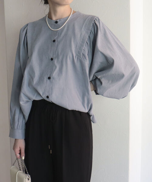 fredy emue(フレディエミュ)の「前開き袖ギャザースリーブブラウス(シャツ/ブラウス・レディース・チャコールグレー/アイボリー/サックスブルー・38)」の21枚目の写真