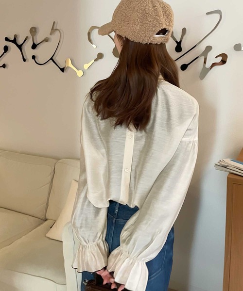 classicalelf(クラシカルエルフ)の「しっとり女性らしく。2wayフリルカラー配色メローキャンディスリーブブラウス(シャツ/ブラウス・レディース・ブラック/アイボリー/グレイッシュベージュ/グレイッシュブルー・SMALL/MEDIUM/LARGE/X-LARGE)」の18枚目の写真