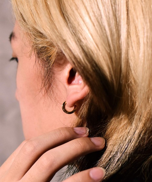 LHME（エルエイチエムイー）の「LHME リーフフープピアス/サージカルステンレス316L（金属アレルギー対応）（ピアス（両耳用）・レディース・シルバー/ゴールド・ONE SIZE）」の6枚目の写真