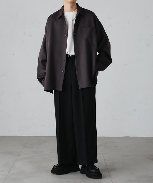 epnok（エプノック）の「サイドスリットベーシックルーズシャツ（シャツ/ブラウス・メンズ・チャコールグレー/オフホワイト/グレイッシュブルー/ブラック/モカ/グレイッシュベージュ・SMALL/LARGE/MEDIUM）」の10枚目の写真