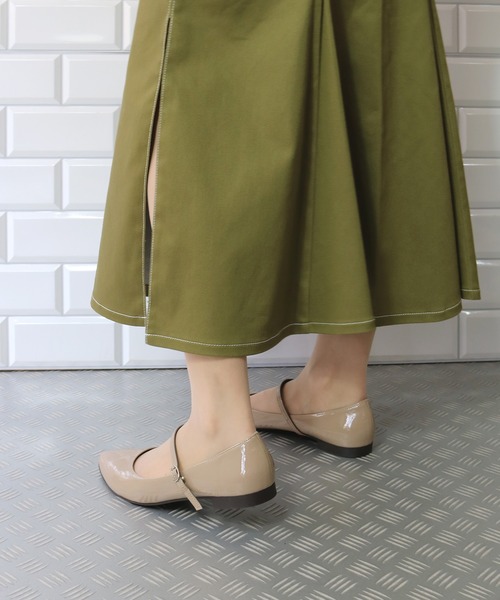 Balancoire（ブランコアール）の「【防水】撥水ポインテッドトゥ メリージェーンストラップ付きエナメルパンプス 【MADE IN JAPAN】（パンプス・レディース・ボルドー/ブラック/ベージュ/ブルーグリーン・23.0cm/24.5cm/22.5cm/24.0cm/23.5cm）」の7枚目の写真