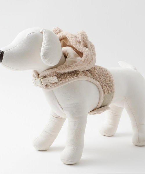 moncheri(モンシェリ)の「耳付きフードボアハーネス / 犬服 / ドッグウェア(リード/ハーネス/首輪・レディース・ベージュ/アイボリー・S/M/L/XL)」の5枚目の写真
