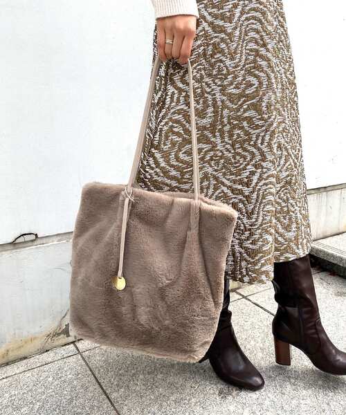 OPAQUE.CLIP(オペークドットクリップ)の「◆フェイクファートートバッグ【A4サイズ収納可】(トートバッグ・レディース・ライトベージュ/グレー/オフホワイト/ダークブラウン・00)」の1枚目の写真