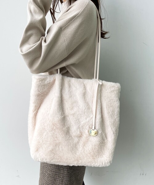 OPAQUE.CLIP(オペークドットクリップ)の「◆フェイクファートートバッグ【A4サイズ収納可】(トートバッグ・レディース・ライトベージュ/グレー/オフホワイト/ダークブラウン・00)」の2枚目の写真