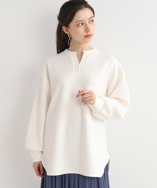 DRESKIP(ドレスキップ)の「◆【華やかさをプラスする】パ-ル調ボタン スキッパ-チュニック(チュニック・レディース・オフホワイト/ライトベージュ/ブラック・02/03)」の4枚目の写真