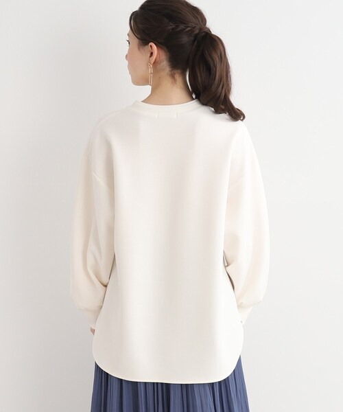 DRESKIP(ドレスキップ)の「◆【華やかさをプラスする】パ-ル調ボタン スキッパ-チュニック(チュニック・レディース・オフホワイト/ライトベージュ/ブラック・02/03)」の6枚目の写真