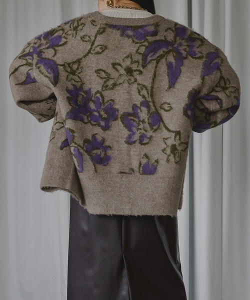 Ezick(エジック)の「Brushed flower オーバーニットカーディガン(カーディガン/ボレロ・レディース・ブラウン系その他/ネイビー系・FREE)」の7枚目の写真