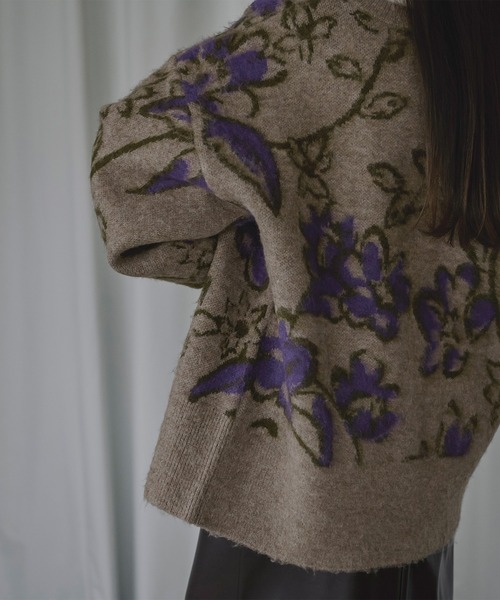 Ezick(エジック)の「Brushed flower オーバーニットカーディガン(カーディガン/ボレロ・レディース・ブラウン系その他/ネイビー系・FREE)」の11枚目の写真