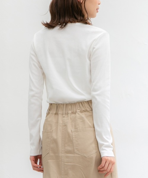 Honeys（ハニーズ）の「オーガニックＵネックＴシャツ（Tシャツ/カットソー・レディース・ブラック/ネイビー/オフホワイト/ベージュ×ブラック/ホワイト×ブラック・LL/L/M）」の10枚目の写真