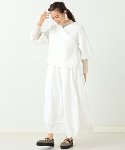 CAROLINA GLASER（カロリナ グレイサー）の「Aya × CAROLINA GLASER / カシュクール トップス（シャツ/ブラウス・レディース・ブラック/ホワイト・ONE SIZE）」の3枚目の写真